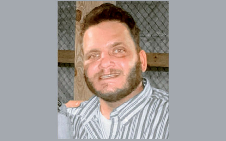 Carlyle man killed in one-car crash